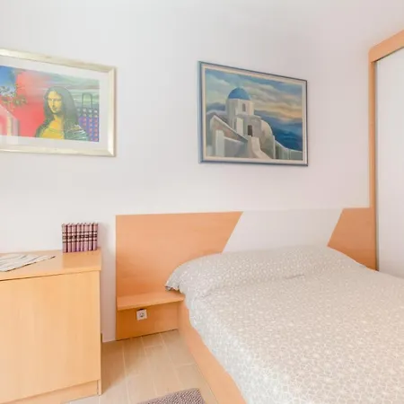 Ruby - Two Bedroom Split