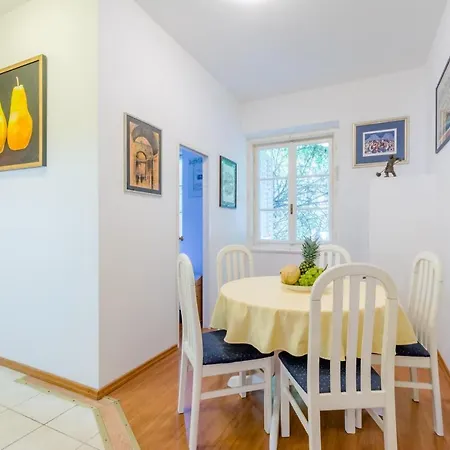 Ruby - Two Bedroom * Split